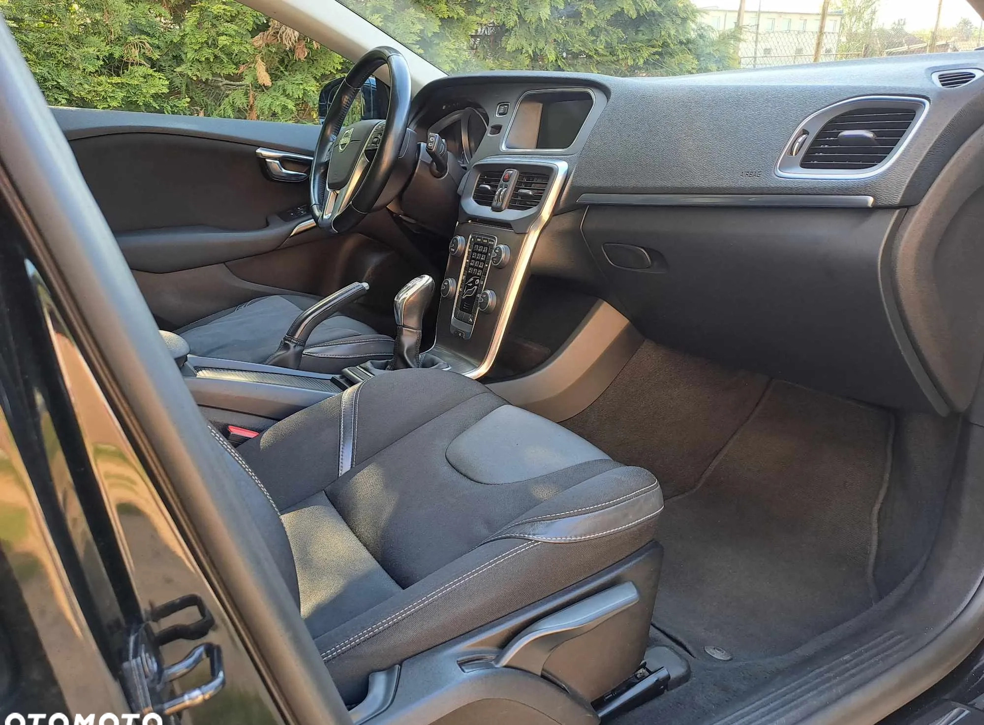Volvo V40 cena 32000 przebieg: 176000, rok produkcji 2013 z Kępno małe 154